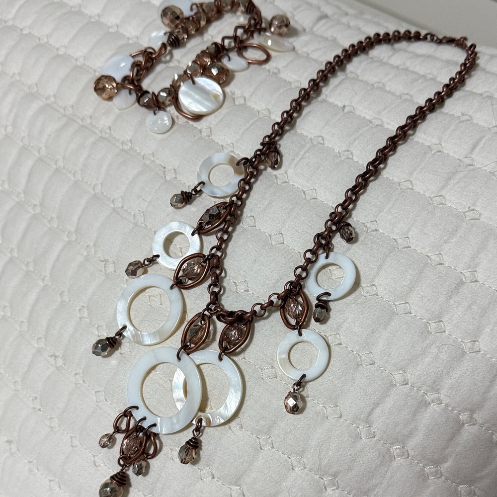 Chic White mother of pearl, beads and Copper tone Necklace/bracelet set.